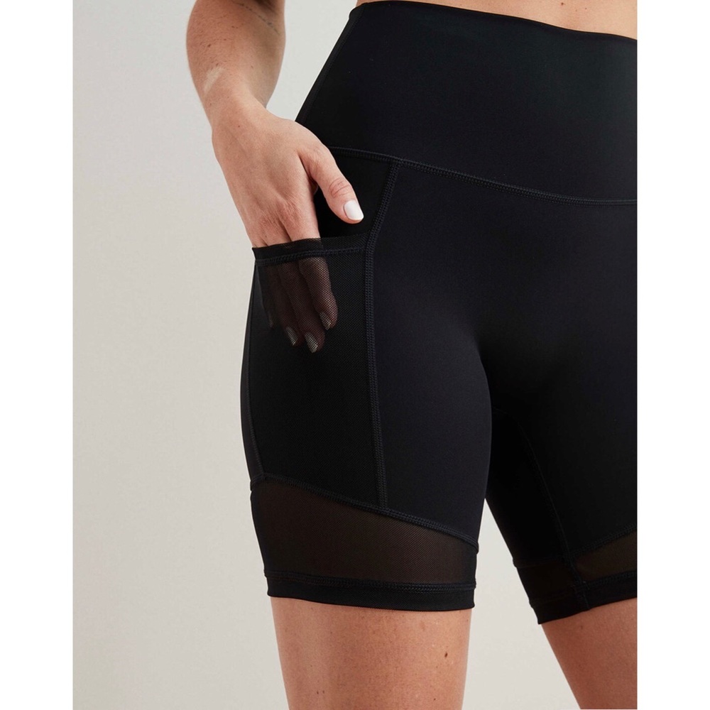 High waist bike shorts with mesh & pockets NWT